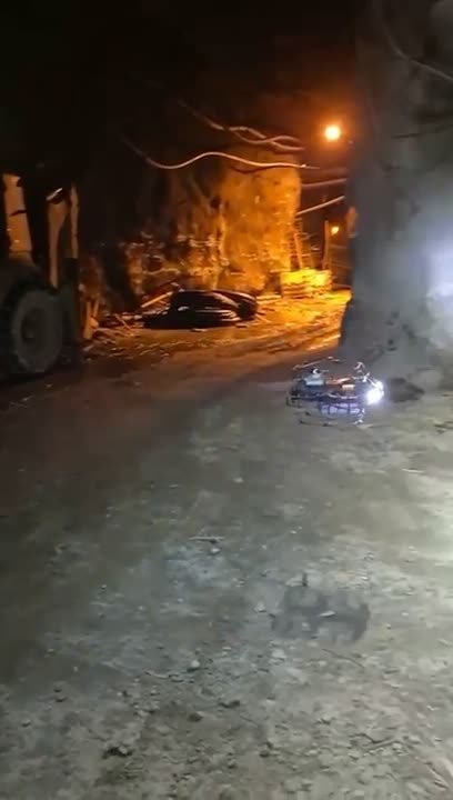 Skyline flying in a dark mine tunnel